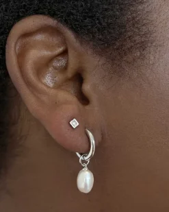 Willa Gold Pearl Huggie Earrings In White Pearl^Kendra Scott Store